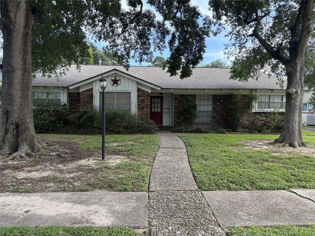 534 Bayview Drive, El Lago, TX 77586