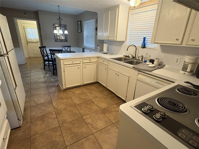 534 Bayview Drive, El Lago, TX 77586