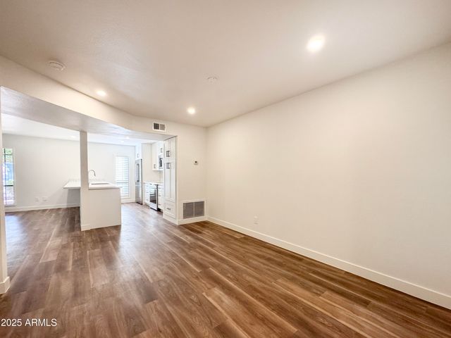 5217 N 24TH Street 103, Phoenix, AZ 85016