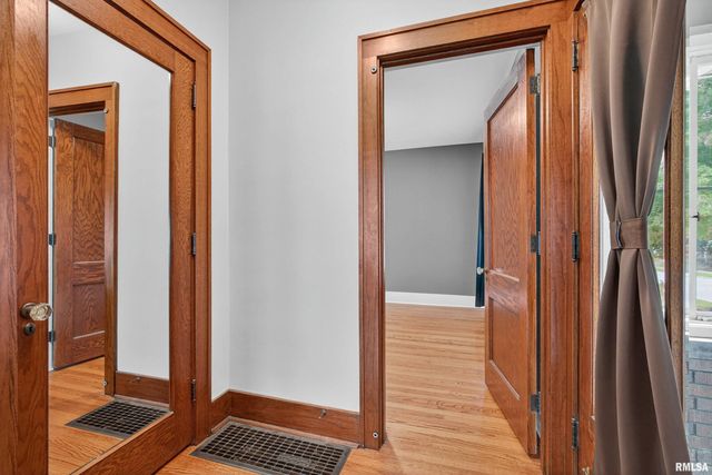 1514 16TH Street, Moline, IL 61265