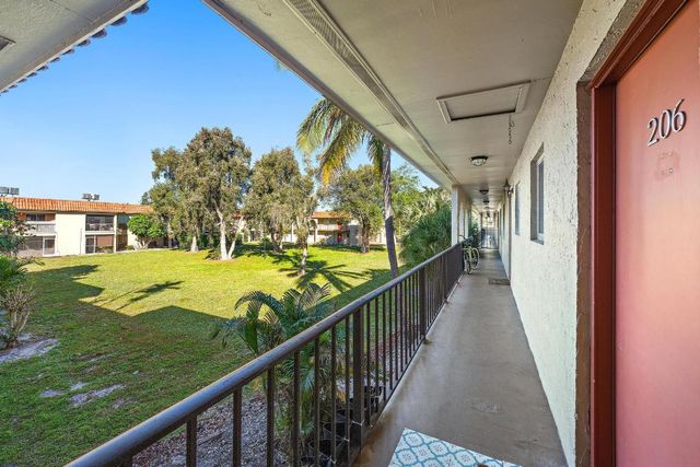 6074 Forest Hill Boulevard 206, West Palm Beach, FL 33415
