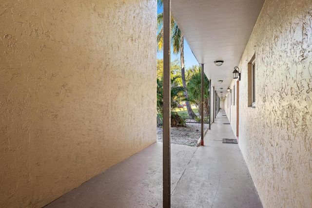 6074 Forest Hill Boulevard 206, West Palm Beach, FL 33415