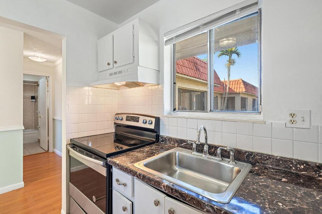 6074 Forest Hill Boulevard 206, West Palm Beach, FL 33415