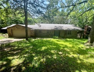 1445 Viewpoint Drive, Fayetteville, AR 72701