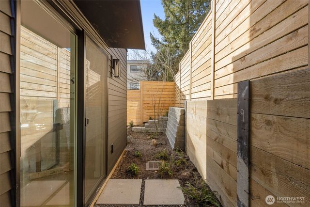 1014 A NE 70th Street, Seattle, WA 98115