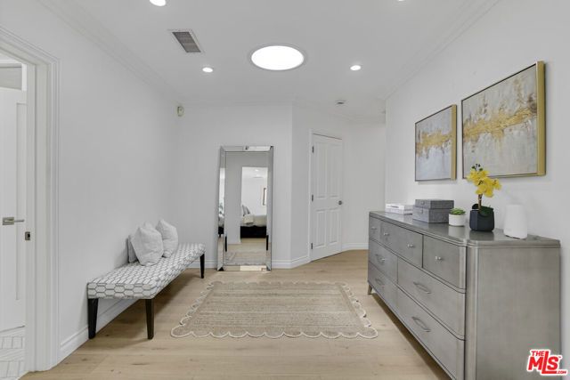 2148 Hillsboro Avenue, Los Angeles, CA 90034