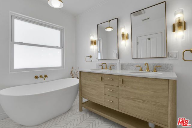 2148 Hillsboro Avenue, Los Angeles, CA 90034