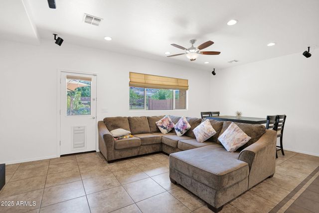 3829 E BRANHAM Lane, Phoenix, AZ 85042