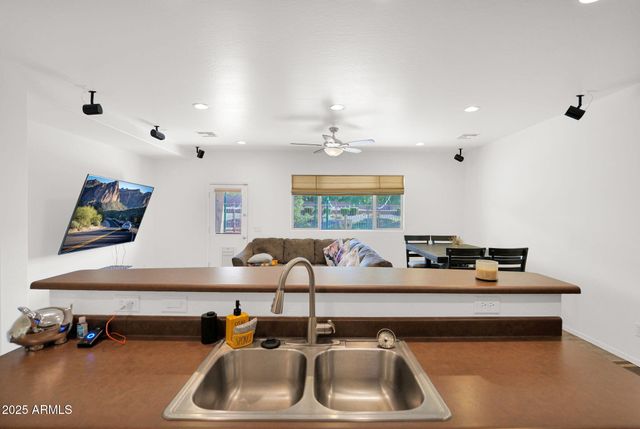 3829 E BRANHAM Lane, Phoenix, AZ 85042