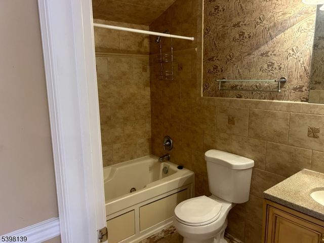 10 Wilshire Ter, Kinnelon Boro, NJ 07405