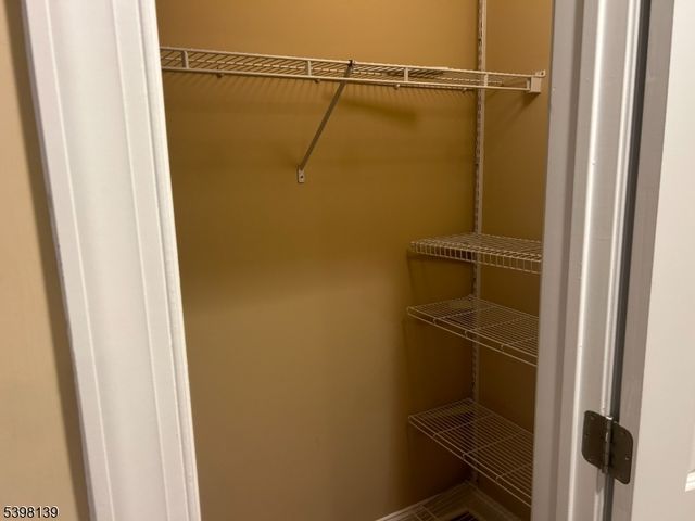 10 Wilshire Ter, Kinnelon Boro, NJ 07405