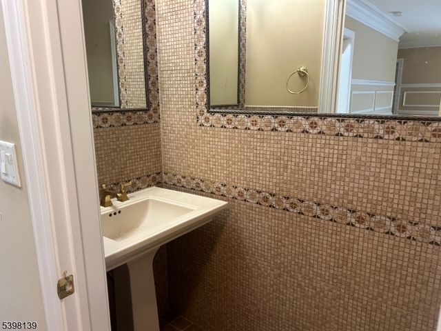 10 Wilshire Ter, Kinnelon Boro, NJ 07405