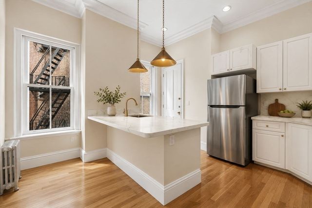 17 High Street 2, Brookline, MA 02445