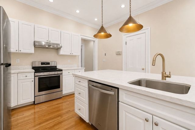 17 High Street 2, Brookline, MA 02445