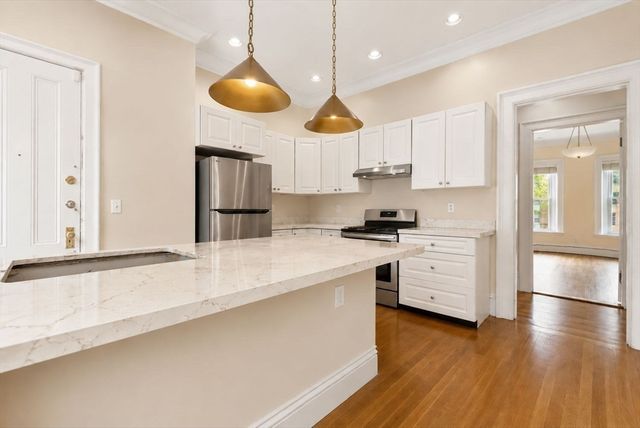 17 High Street 2, Brookline, MA 02445