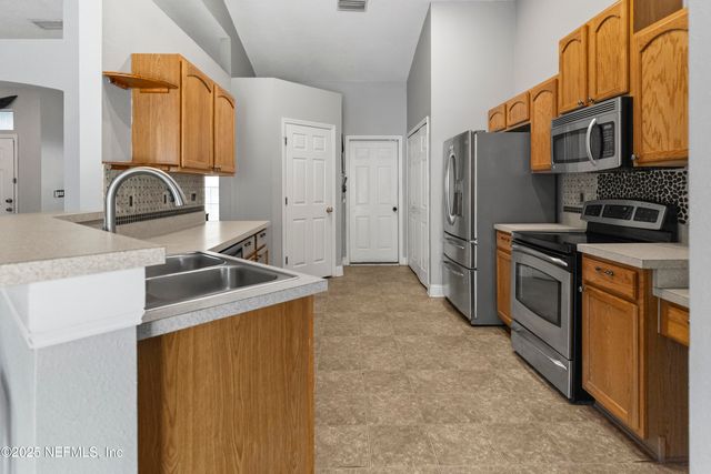 6773 PLUM LAKE Drive N, Jacksonville, FL 32222