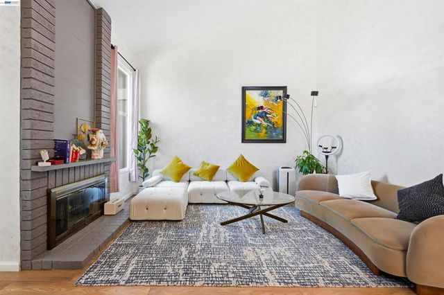 2402 Heathrow Ln, San Leandro, CA 94577