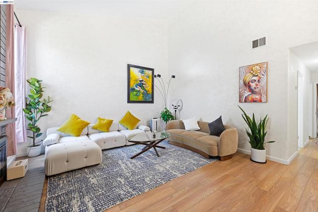2402 Heathrow Ln, San Leandro, CA 94577