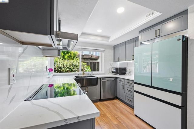 2402 Heathrow Ln, San Leandro, CA 94577