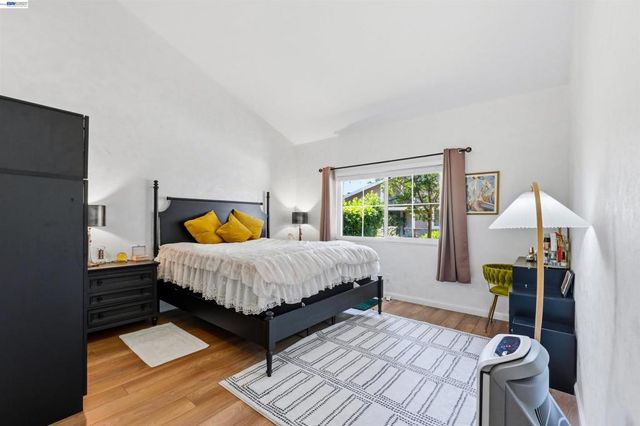 2402 Heathrow Ln, San Leandro, CA 94577