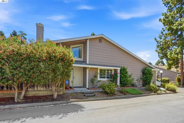 2402 Heathrow Ln, San Leandro, CA 94577