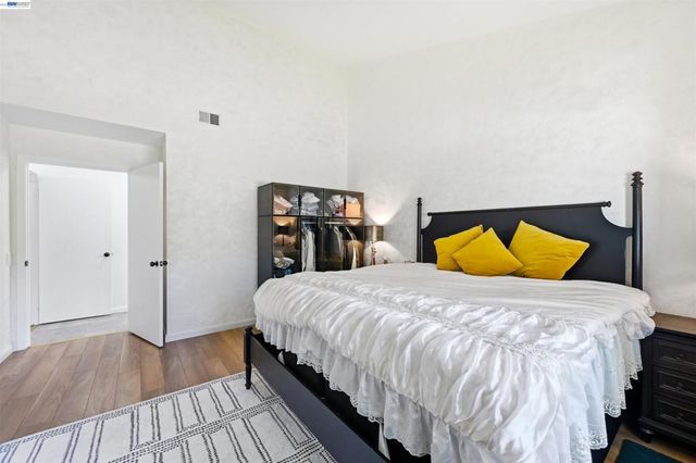 2402 Heathrow Ln, San Leandro, CA 94577