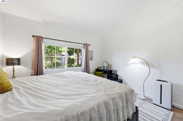 2402 Heathrow Ln, San Leandro, CA 94577