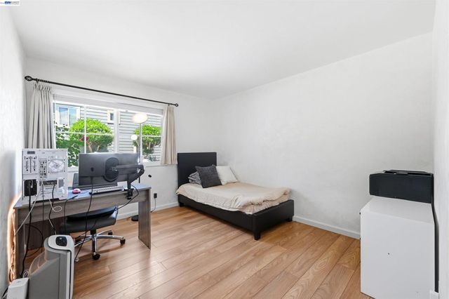 2402 Heathrow Ln, San Leandro, CA 94577