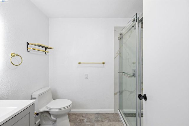 2402 Heathrow Ln, San Leandro, CA 94577