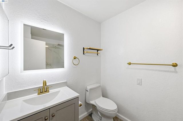 2402 Heathrow Ln, San Leandro, CA 94577