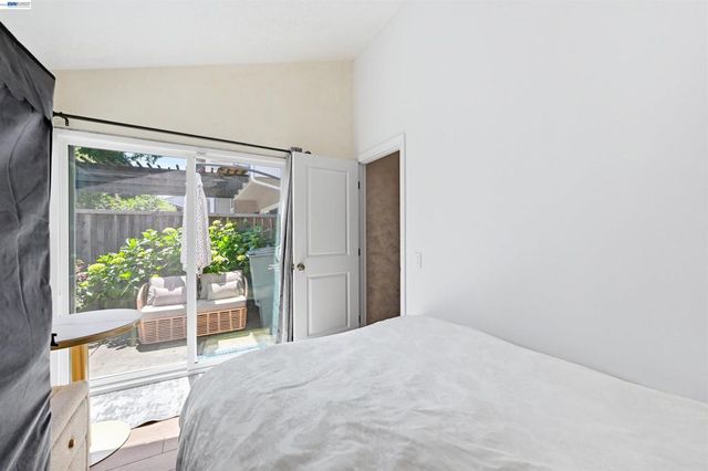 2402 Heathrow Ln, San Leandro, CA 94577