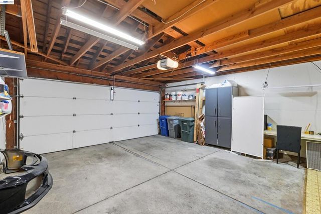 2402 Heathrow Ln, San Leandro, CA 94577