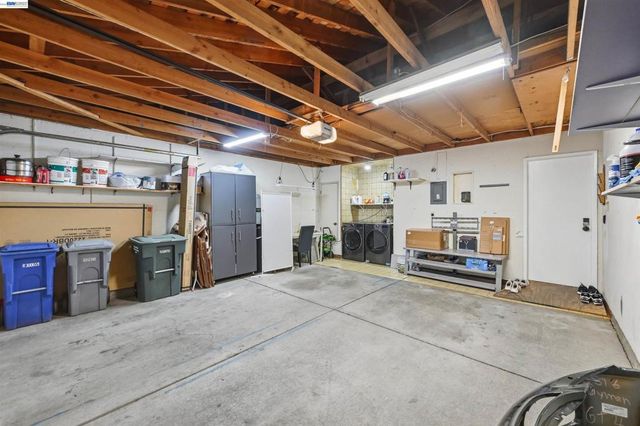 2402 Heathrow Ln, San Leandro, CA 94577