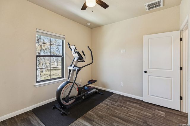 2127 Bentwood, Floresville, TX 78114