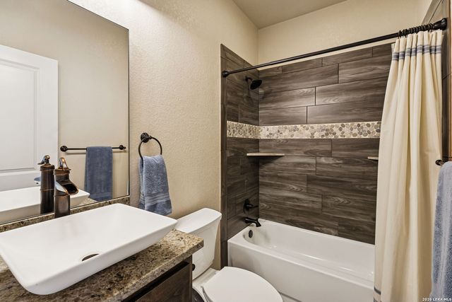 2127 Bentwood, Floresville, TX 78114