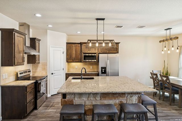 2127 Bentwood, Floresville, TX 78114