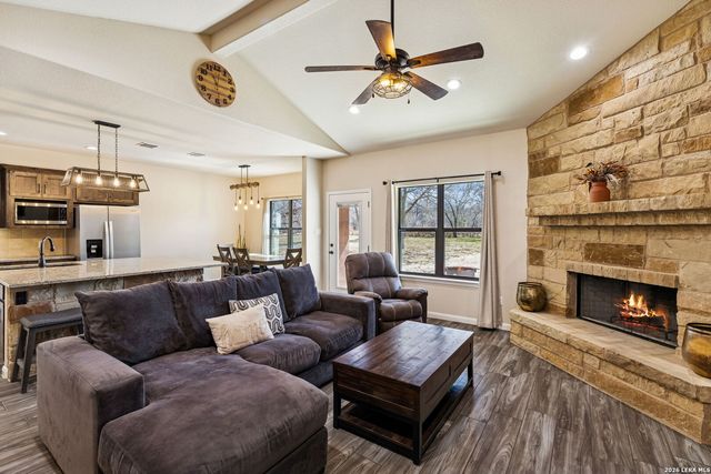 2127 Bentwood, Floresville, TX 78114