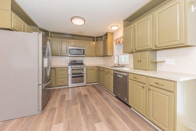 6884 Ralaric Drive, Webster Twp, MI 48130