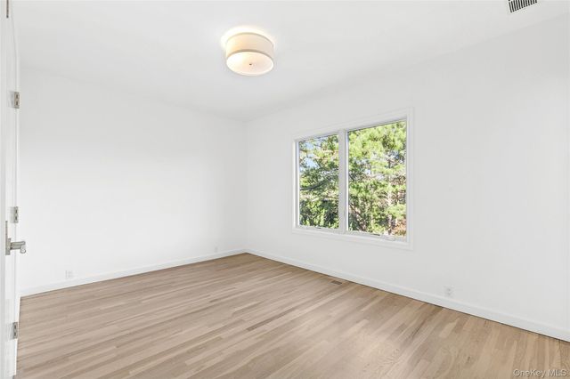 37 Gilberts Path, Amagansett, NY 11930