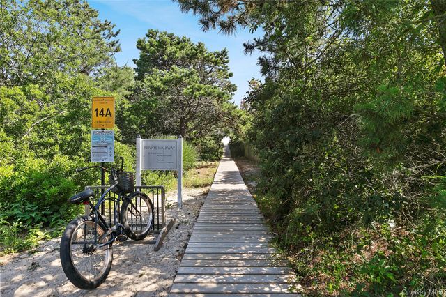 37 Gilberts Path, Amagansett, NY 11930