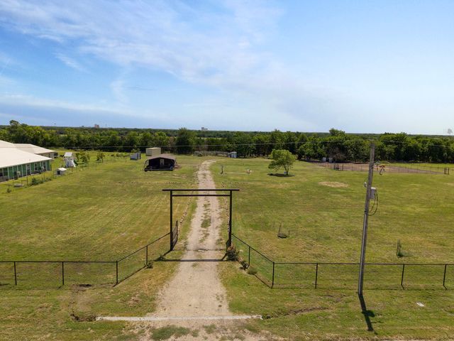 1843 County Road 2140, Caddo Mills, TX 75135