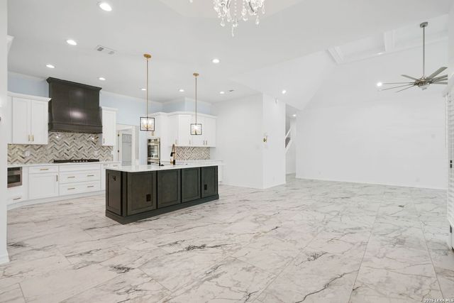 5 DAVENTRY LN, San Antonio, TX 78257