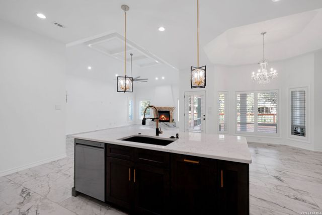5 DAVENTRY LN, San Antonio, TX 78257