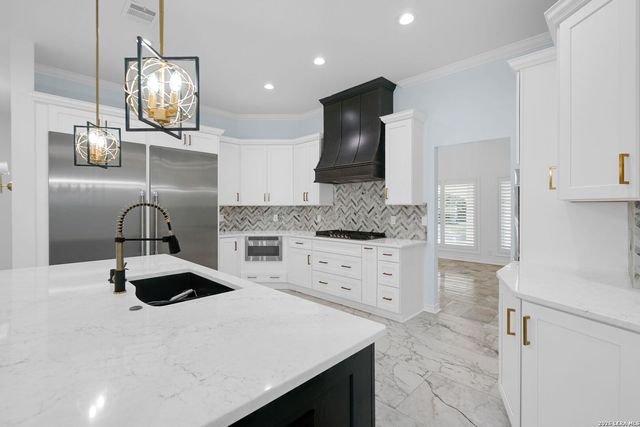 5 DAVENTRY LN, San Antonio, TX 78257