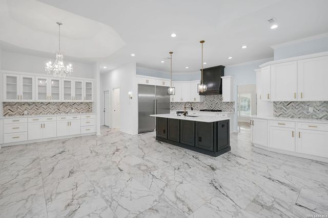 5 DAVENTRY LN, San Antonio, TX 78257