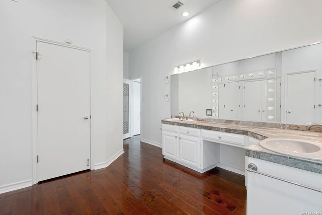 5 DAVENTRY LN, San Antonio, TX 78257