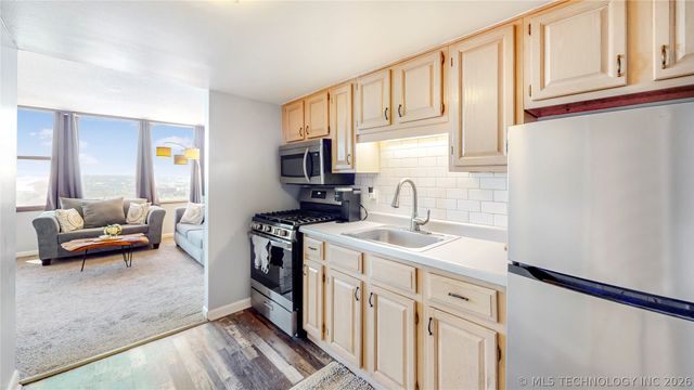 410 W 7th Street 1921, Tulsa, OK 74119