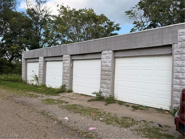 1611 10th Street SW, Canton, OH 44706