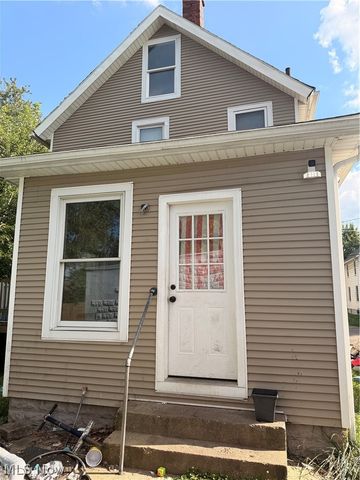 1611 10th Street SW, Canton, OH 44706