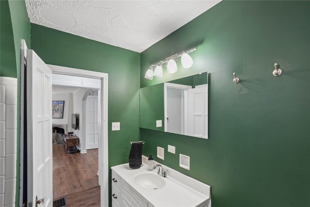 1002 38th Street, Des Moines, IA 50311